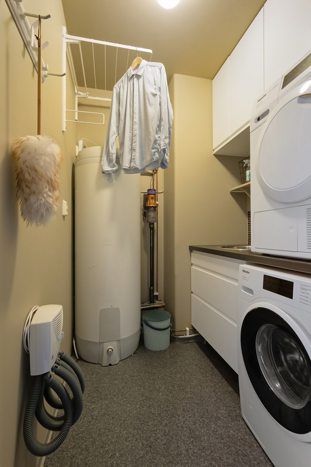 På vaskerommet er det også varmtvannsbereder fra 2009 på 300 L. Galleribilde