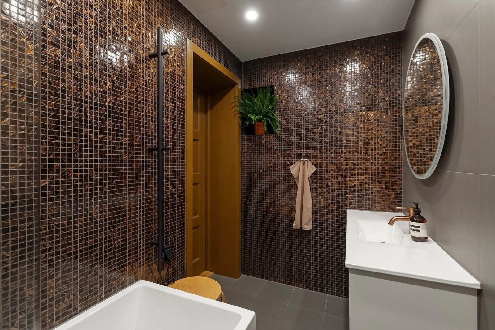 Håndklevarmer, installert i 2022. Galleribilde