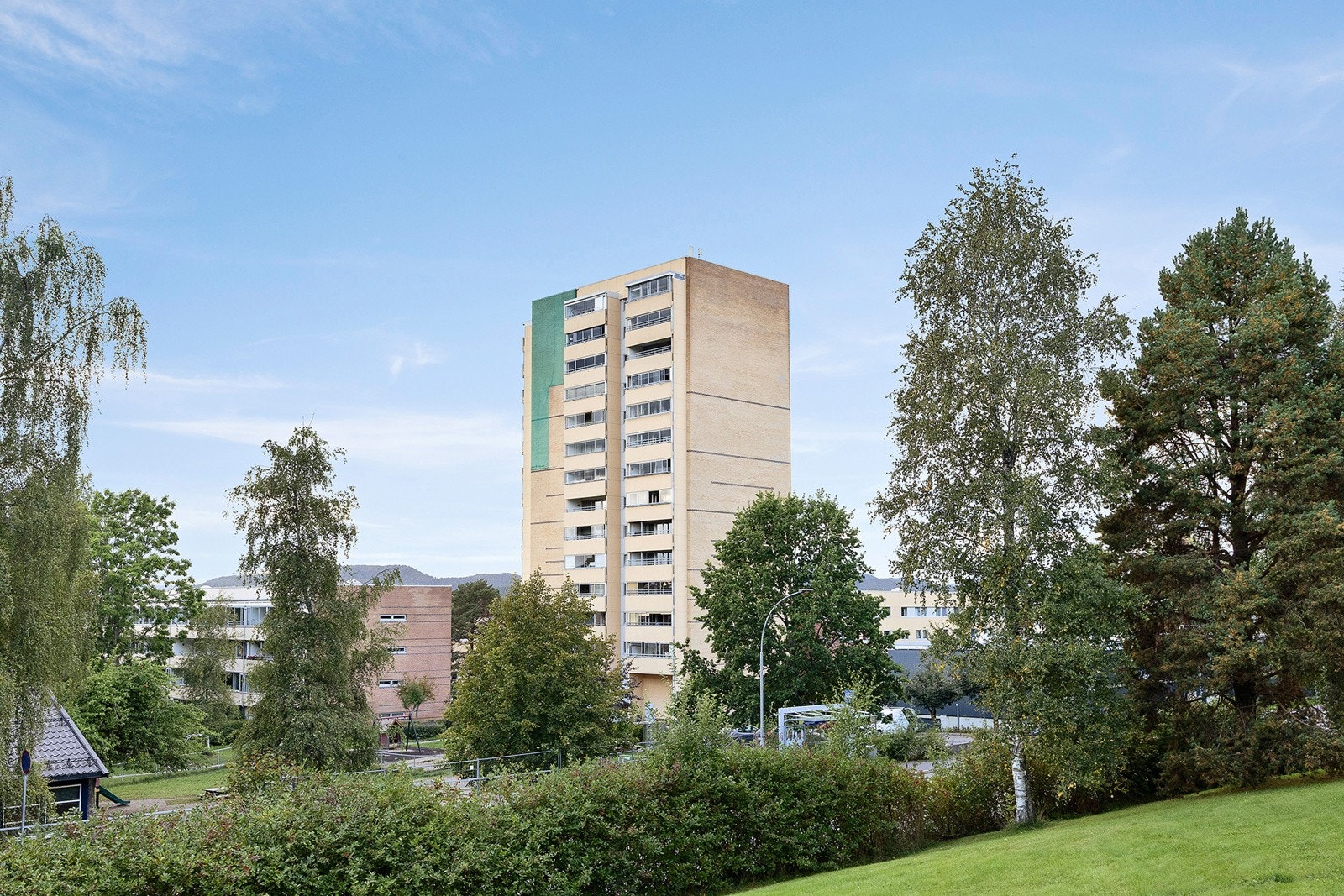 Borettslaget består av 4 tun med 17 lavblokker og høyblokker, garasjeanlegg og felles grøntanlegg. Galleribilde