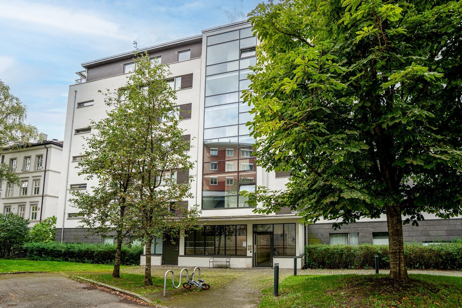 Leiligheten ligger i en tilbaketrukket blindgate med frodige omgivelser. Galleribilde