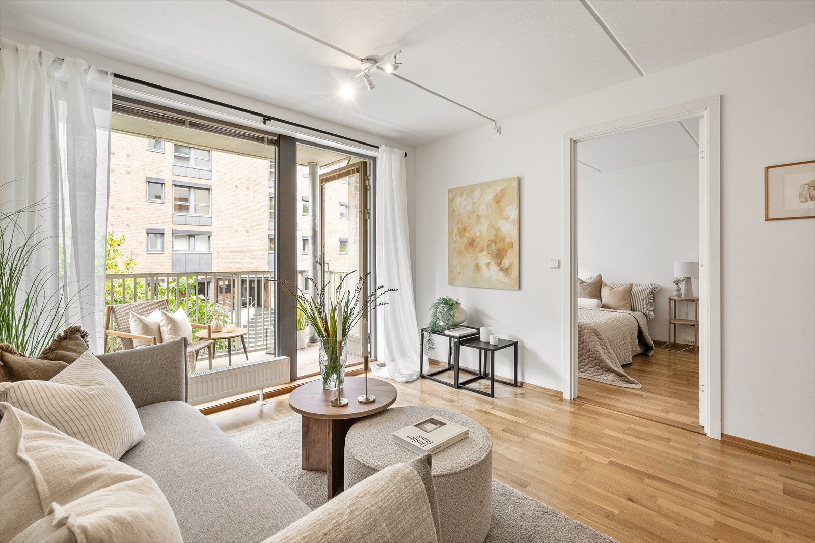 Leiligheten ligger i 2. etasje og inneholder entré, stue, kjøkken, bad og soverom. Galleribilde