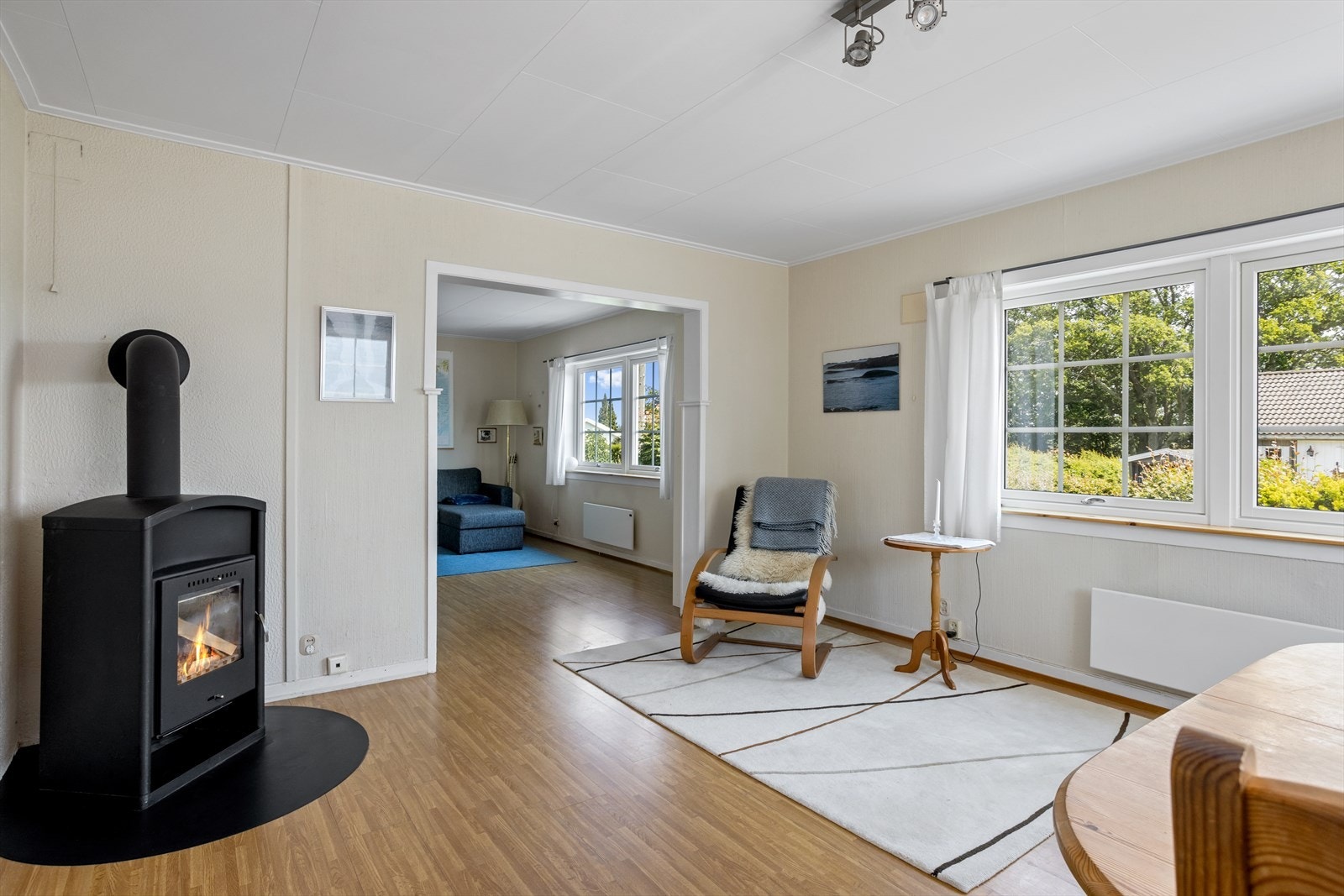 Store vinduer gir lys og luft. Galleribilde