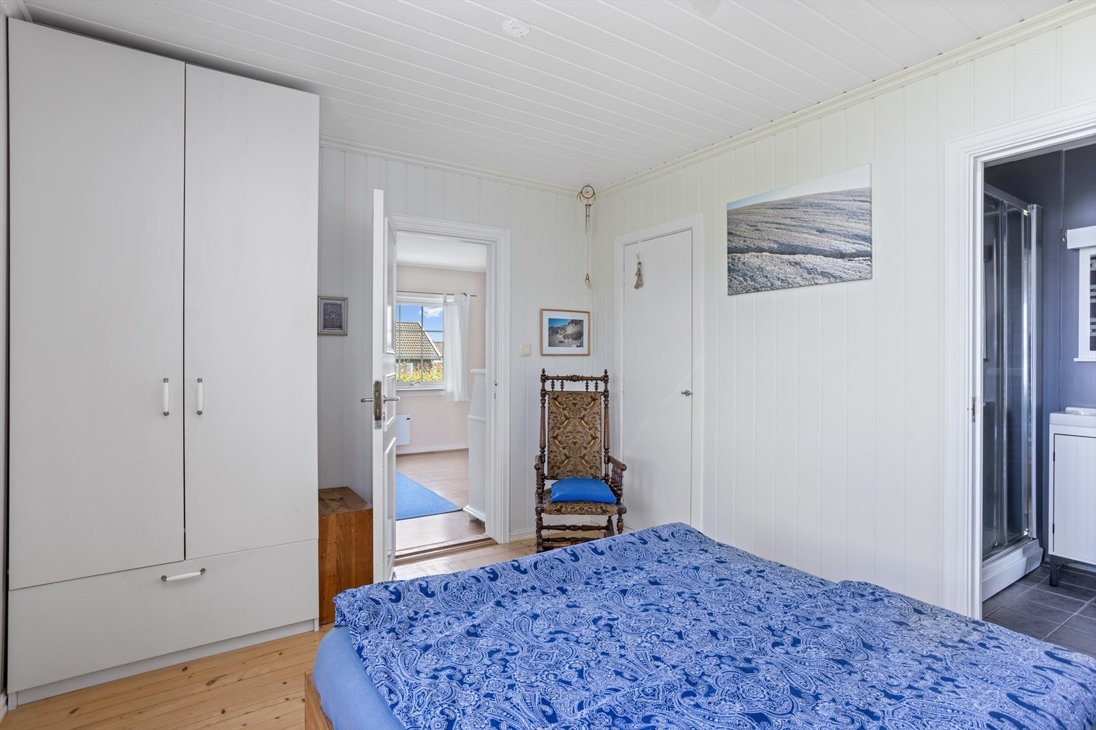 Soverommet har direkte tilgang til badet. Galleribilde