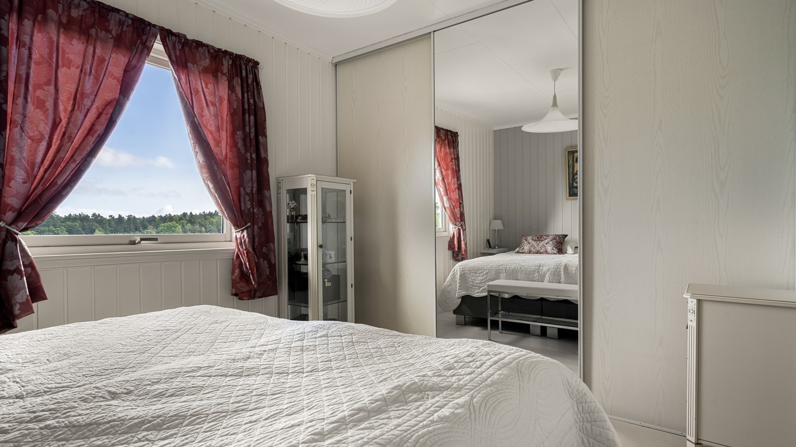 har skyvedørsgarderobe Galleribilde