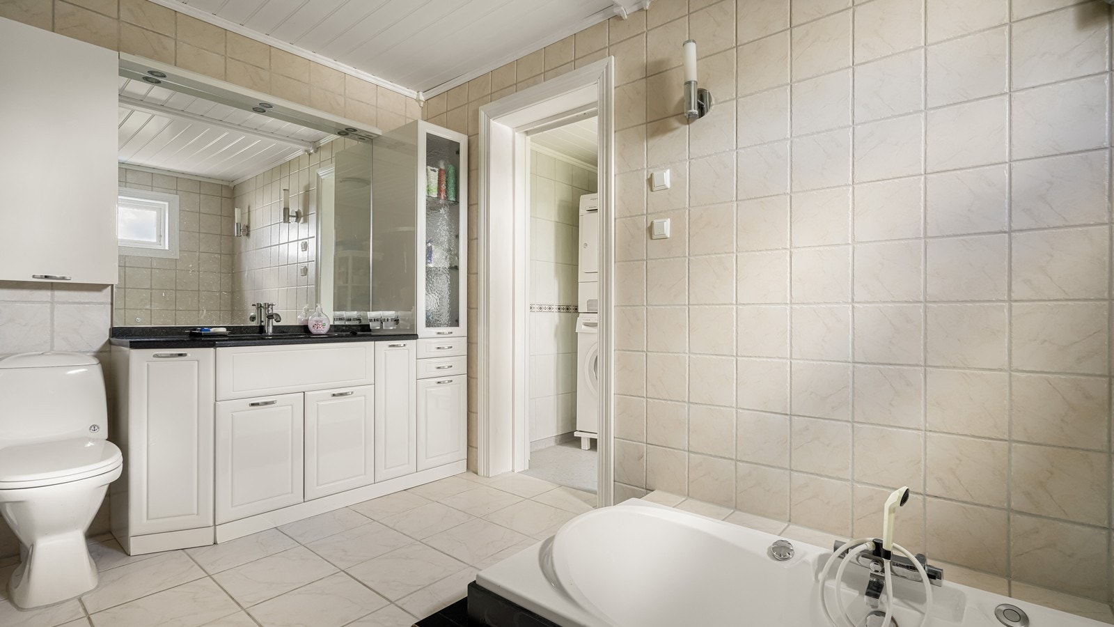 badekar og varmekabler i gulv Galleribilde