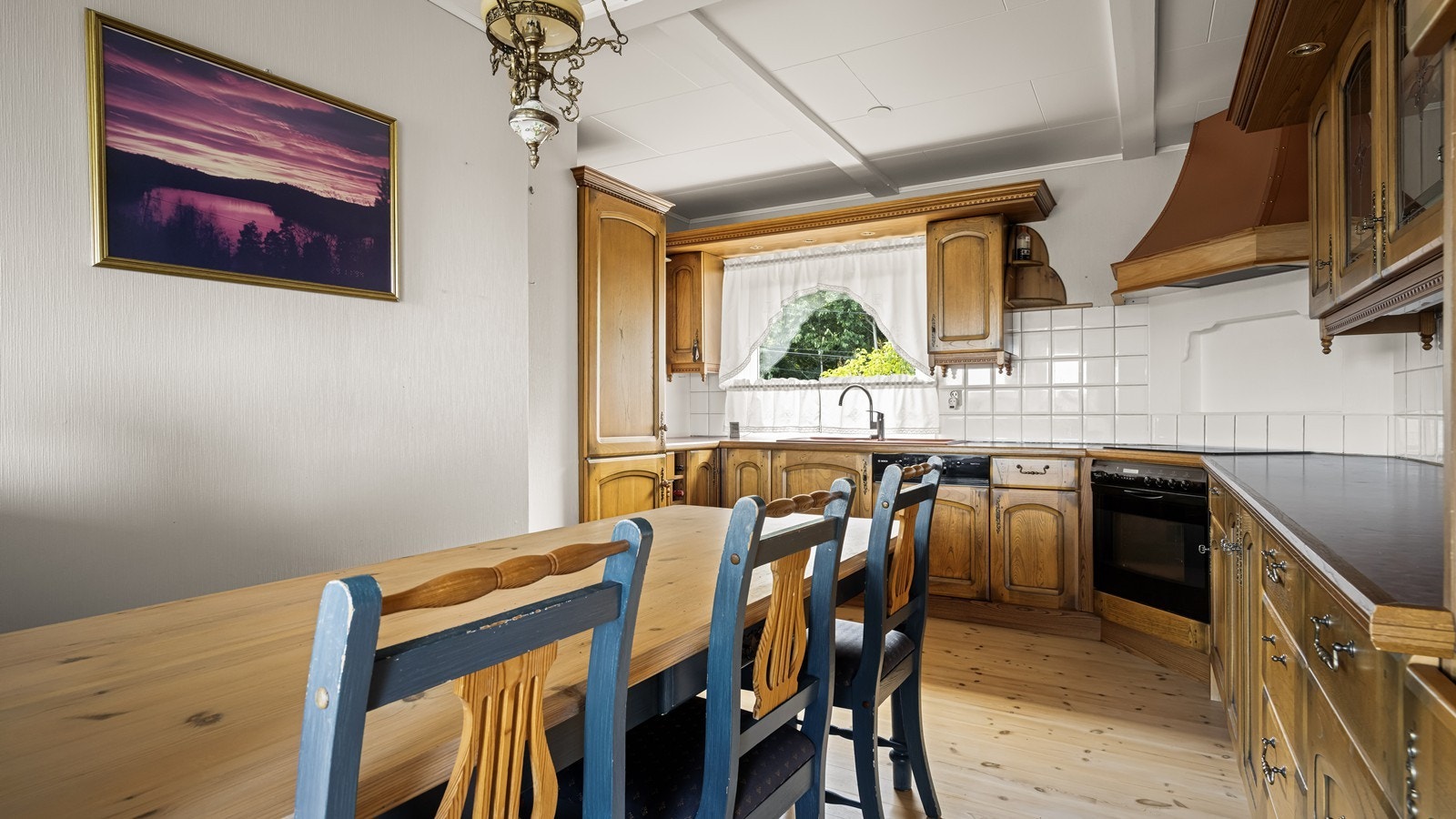 og har godt med benkeplass Galleribilde