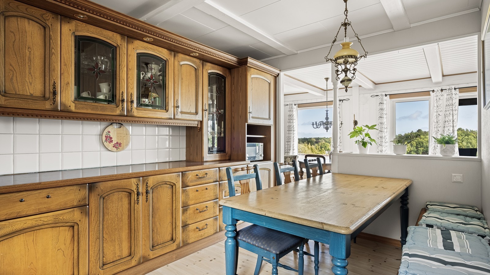 Kjøkkenet er romslig Galleribilde