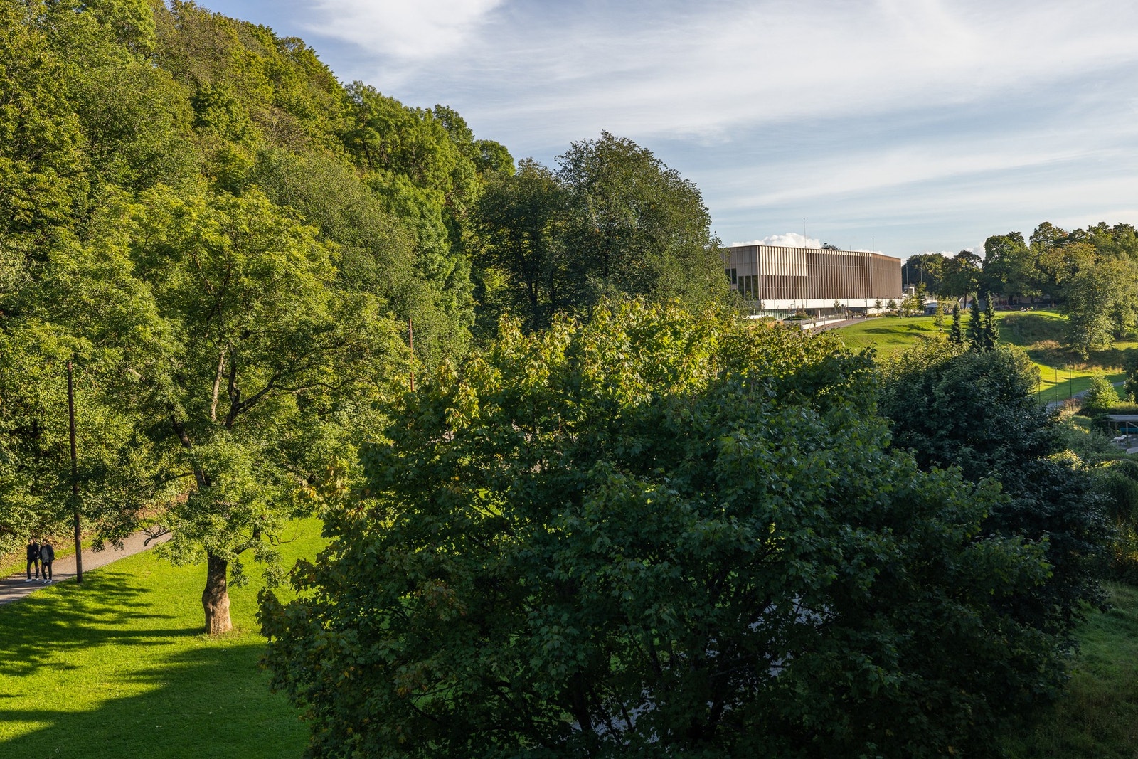 Fra soveromsvinduet er det hyggelig utsyn mot Tøyenbadet. Galleribilde