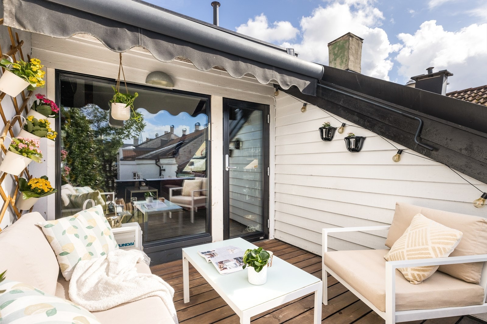 Terrasse er helt uten innsyn, så her kan du nyte late sommerdager helt uforstyrret. Galleribilde
