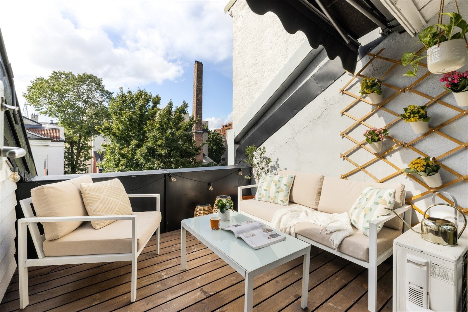 Dette er en unik 2-roms med privat, solrik takterrasse og masse særpreg! Galleribilde