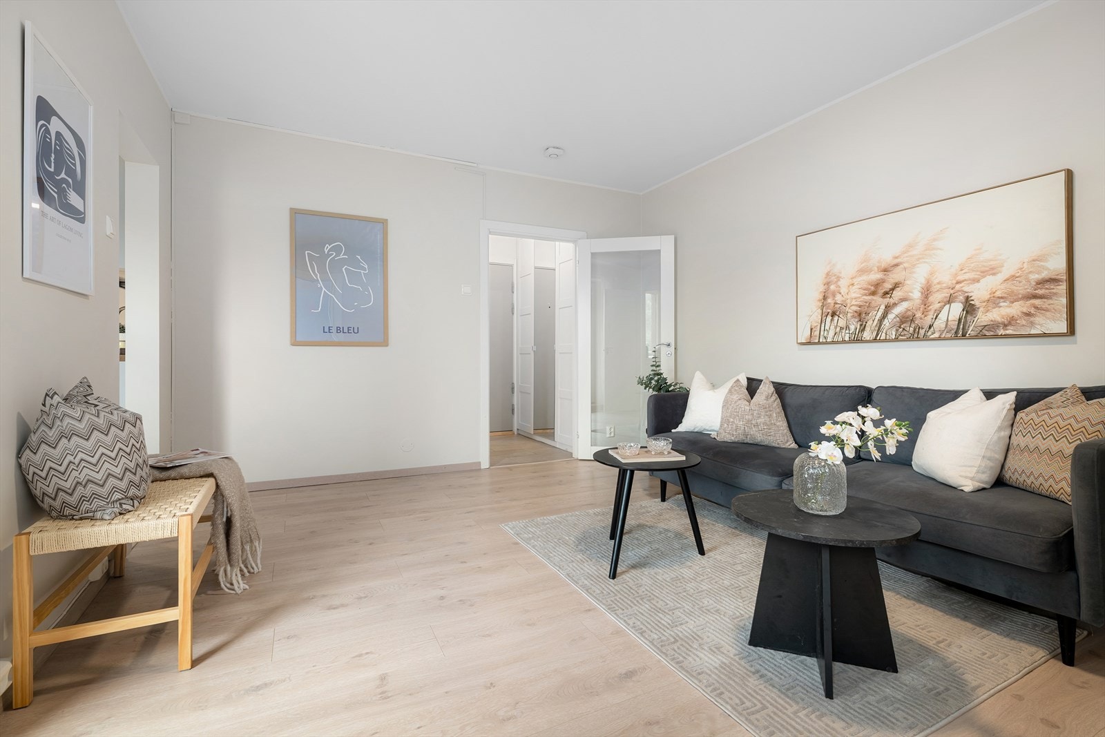 Et sosialt og innbydende oppholdsrom for hyggelige stunder. Galleribilde