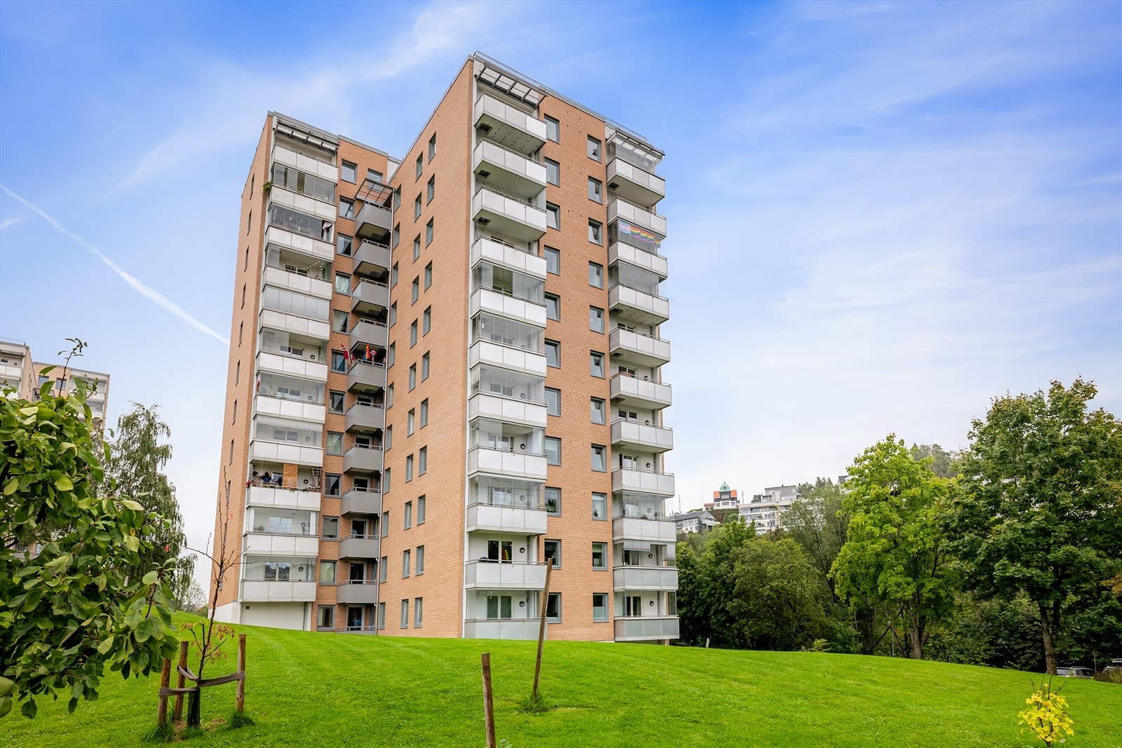 Moderne boligblokk i et rolig og trygt nabolag i Kværnerbyen. Galleribilde