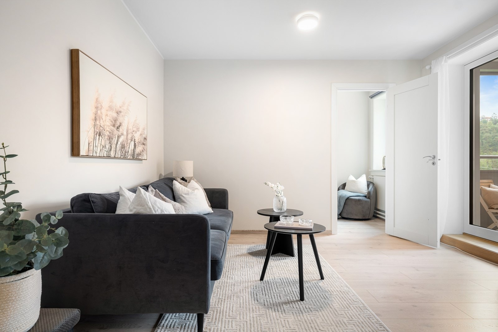 Her er det god plass til en komfortabel sofagruppe og ønsket møblement. Galleribilde