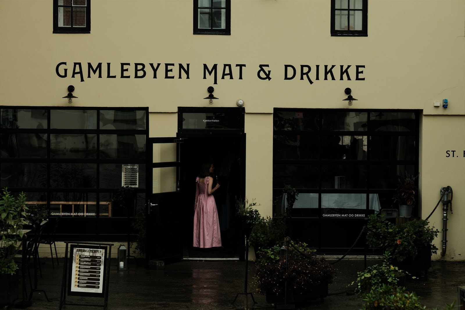 Det er omtrent halvannen kilometer til Gamlebyen Loft der du finner spennende restauranter og kafeer. Galleribilde