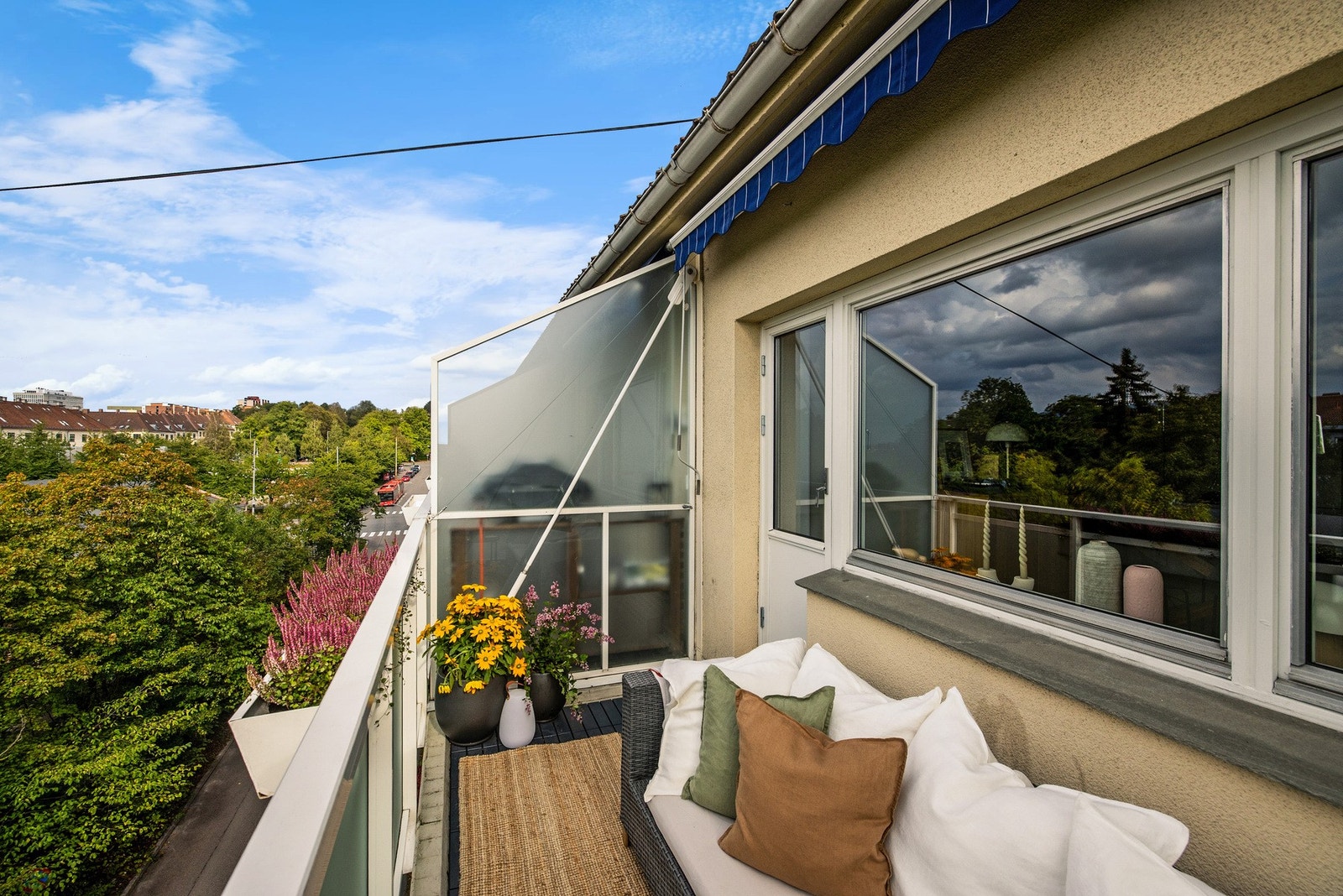 Pen 2-romsleilighet med stor, solrik balkong: Velkommen til toppen, like ved Torshovparken! Galleribilde