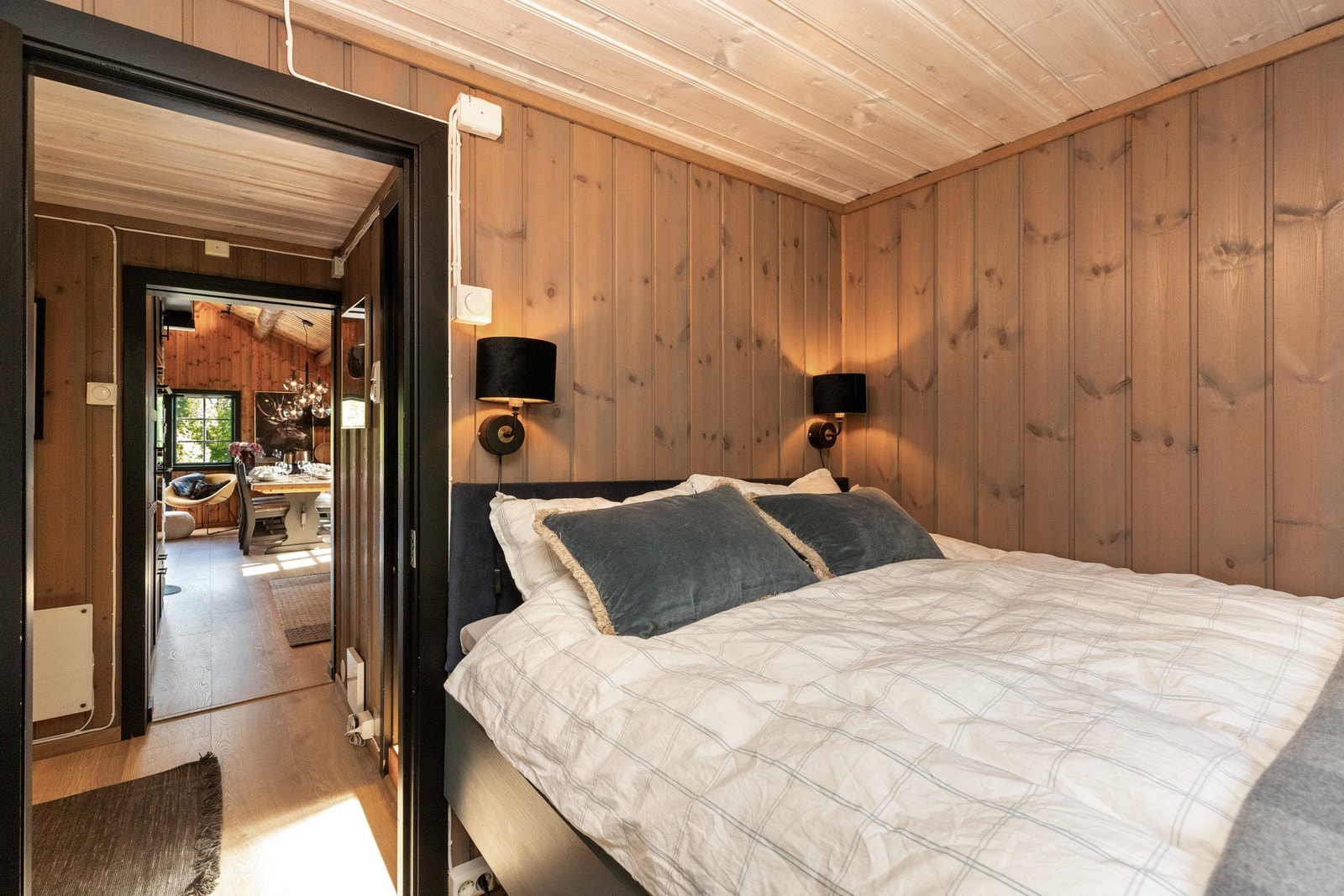 To av soverommene er i dag møblert med dobbeltseng Galleribilde