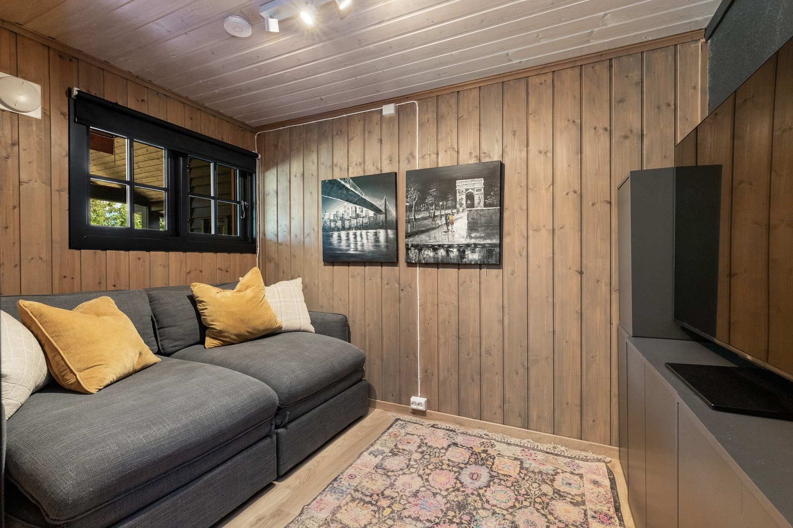 Liten stue som i dag benyttes som TV-stue Galleribilde