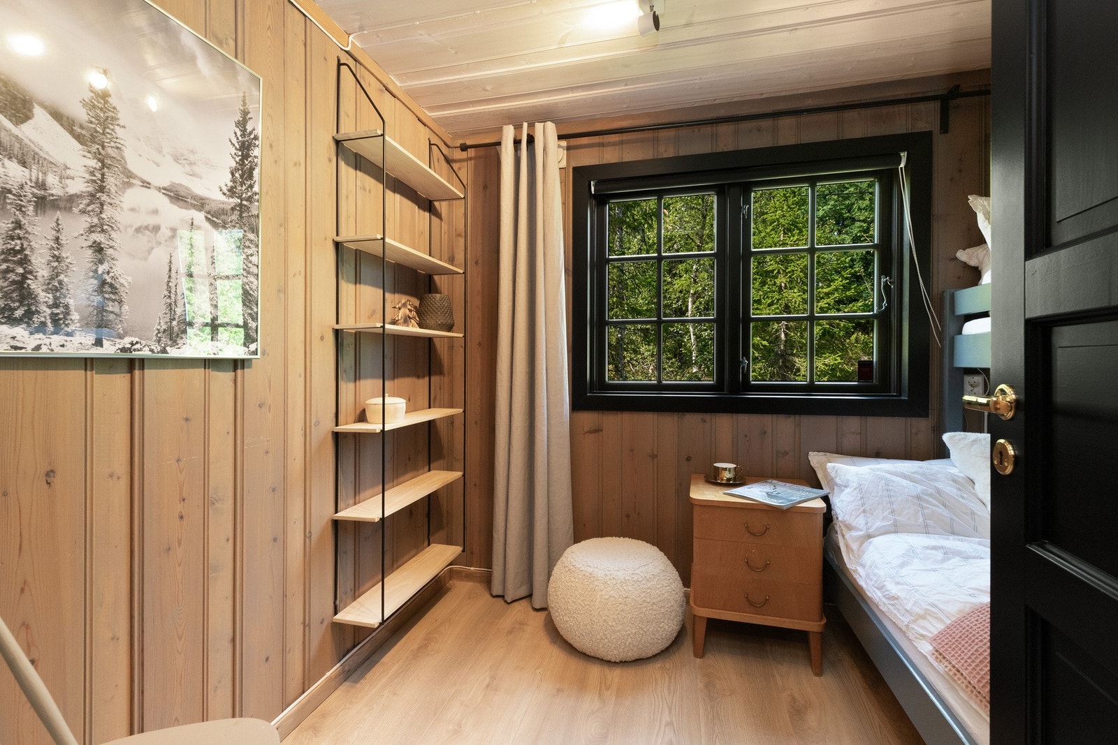 Dette soverommet er i dag møblert med familiekøyeseng Galleribilde