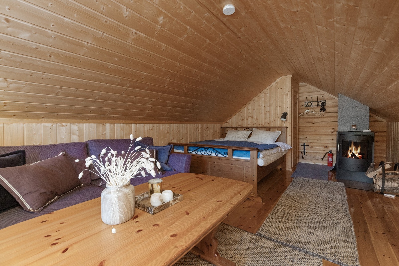 Her finnes også vedovn. Selger har ikke benyttet denne. Galleribilde