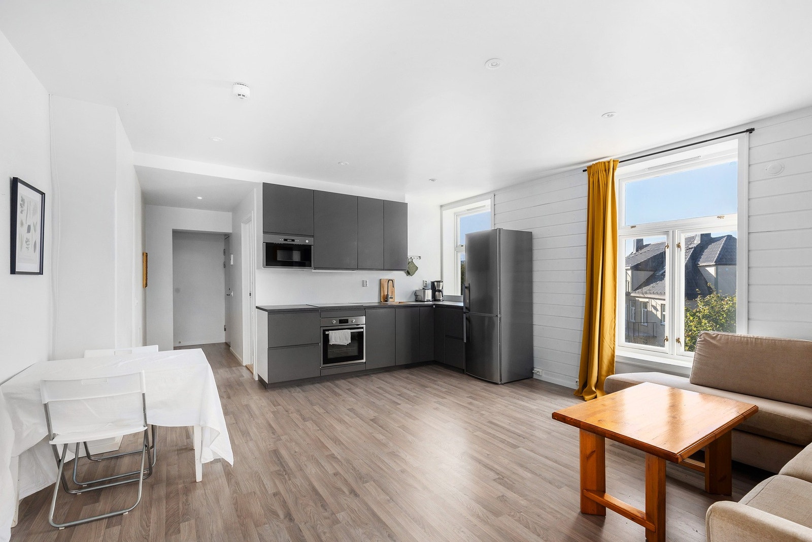 De månedlige fellesutgiftene er på lave på kr. 2 128 kr i mnd og dekker drift. Ingen fellesgjeld. Galleribilde