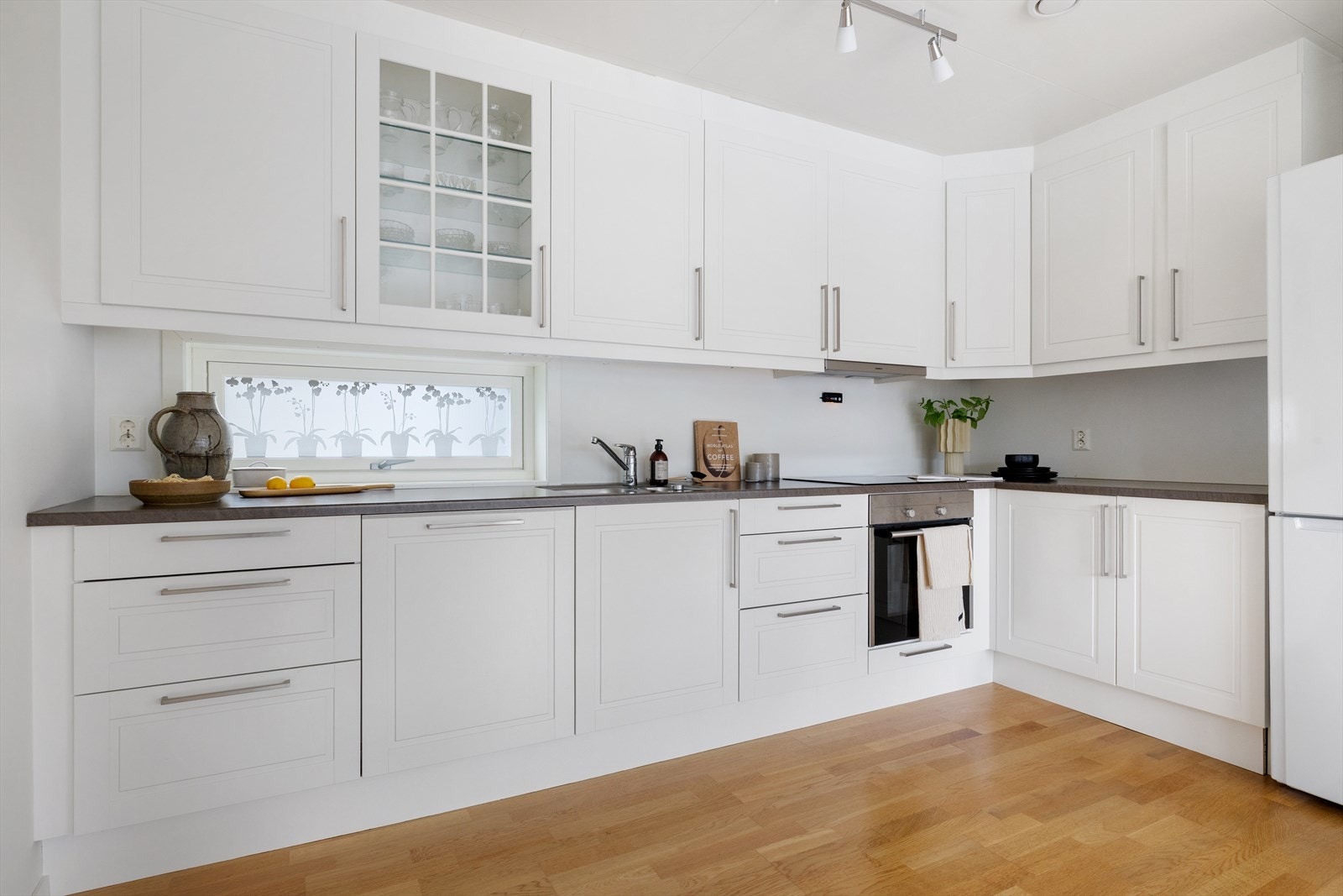 Godt med skap- og skuffeplass. Galleribilde