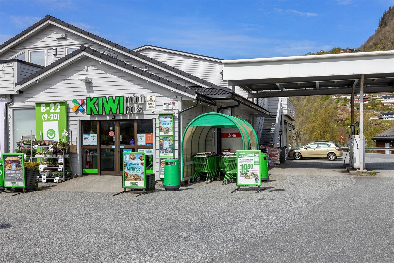 Dagligvarebutikk på Haus. Skal du på kjøpesenter ligger Øyrane Torg i Arna evt. Lonevåg ca. ti min. unna med bil. Galleribilde