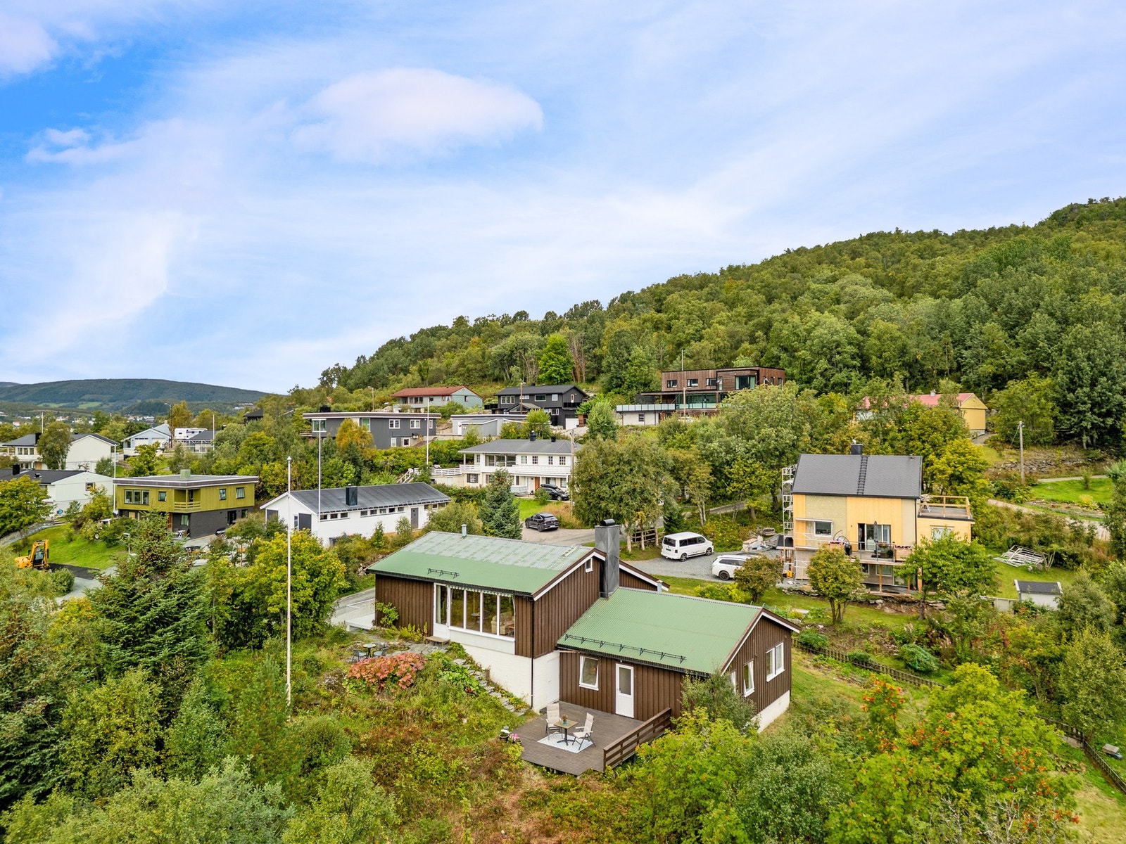 EIE Harstad v/megler Vetle Larsen har gleden av å presentere Toppenveien 4 og 6! Foto: Martynas Milkevicius Galleribilde