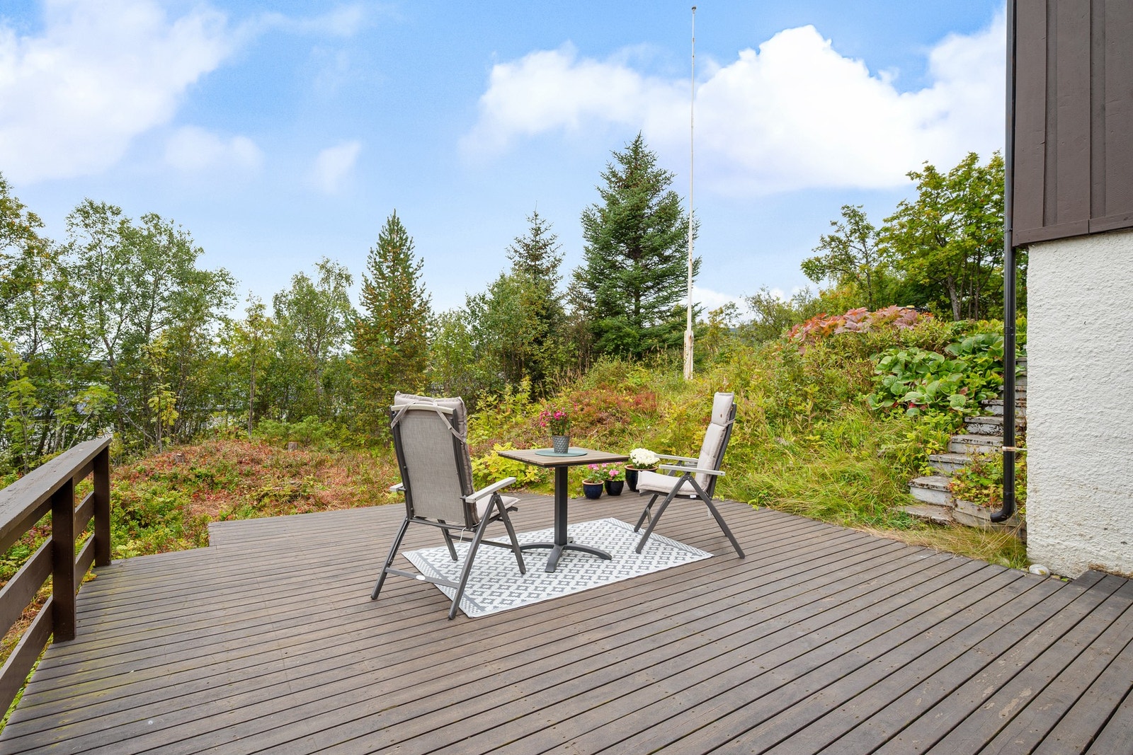 Her kan du nyte sol og frisk luft i fred og ro, uten noe innsyn! Galleribilde