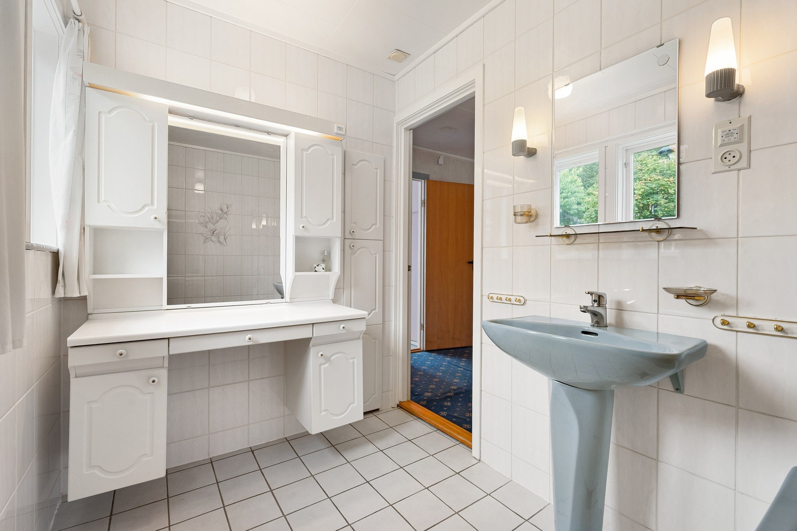 Flislagt bad med varme i gulv Galleribilde