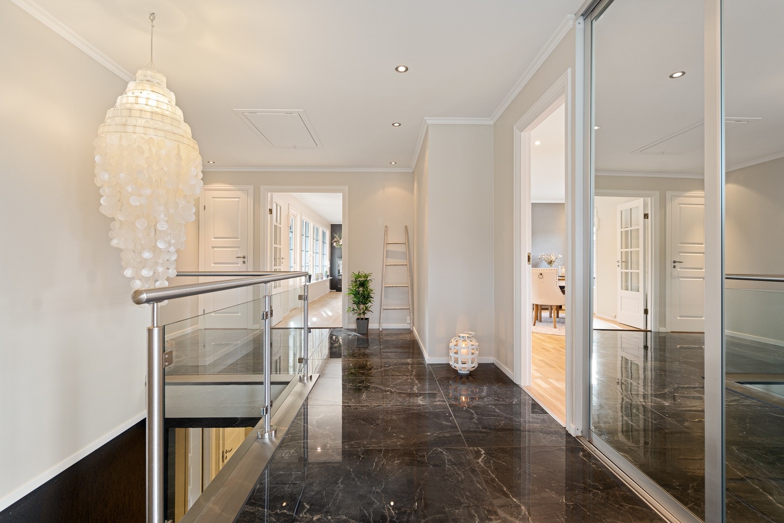 Bra med plass for oppheng av ytterklær Galleribilde