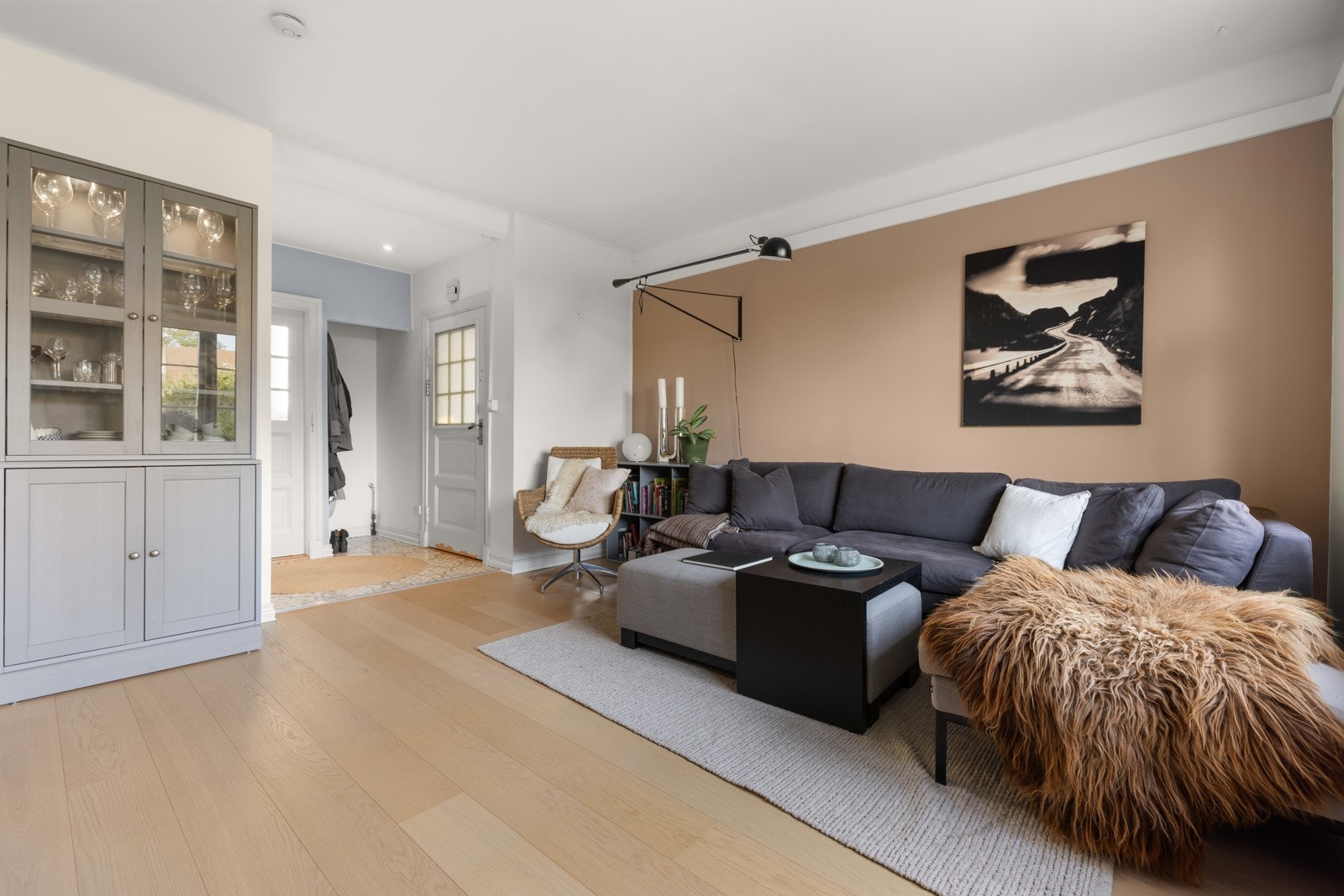 Stue mot entré. Galleribilde