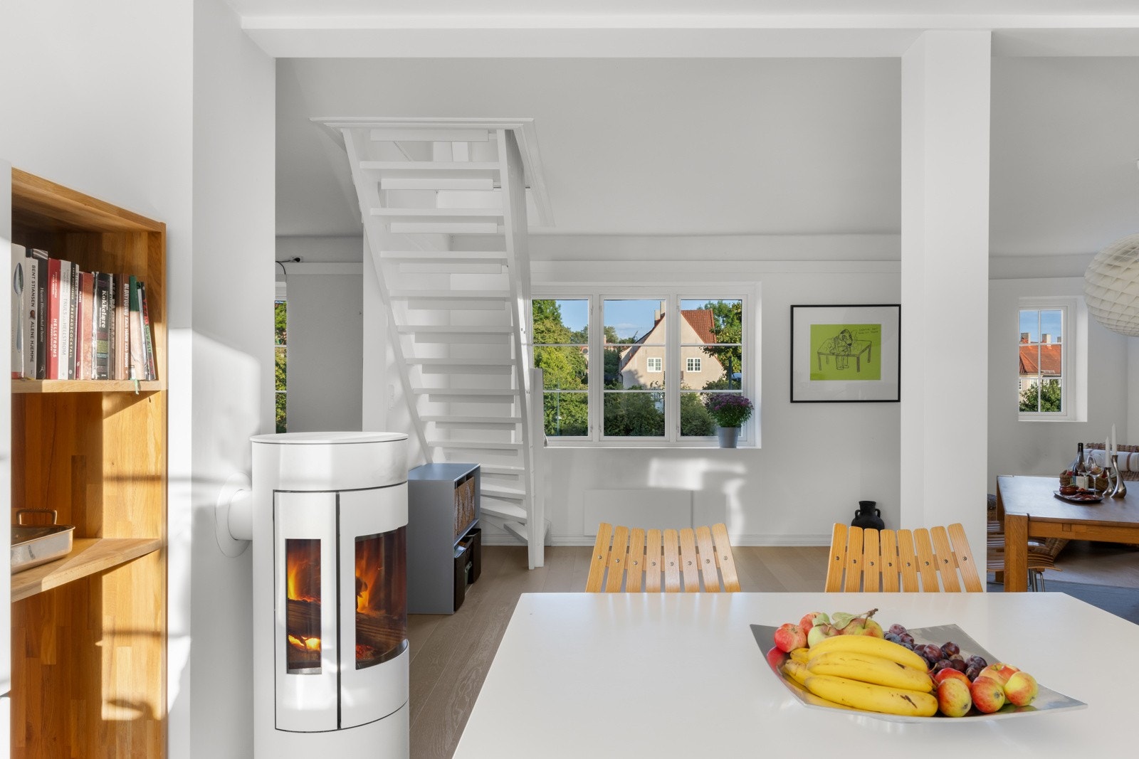 Kjøkken mot spisestue. Galleribilde