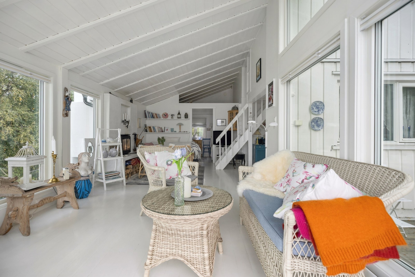 Trappen i stuen tar deg videre opp til sovealkover og hems. Galleribilde
