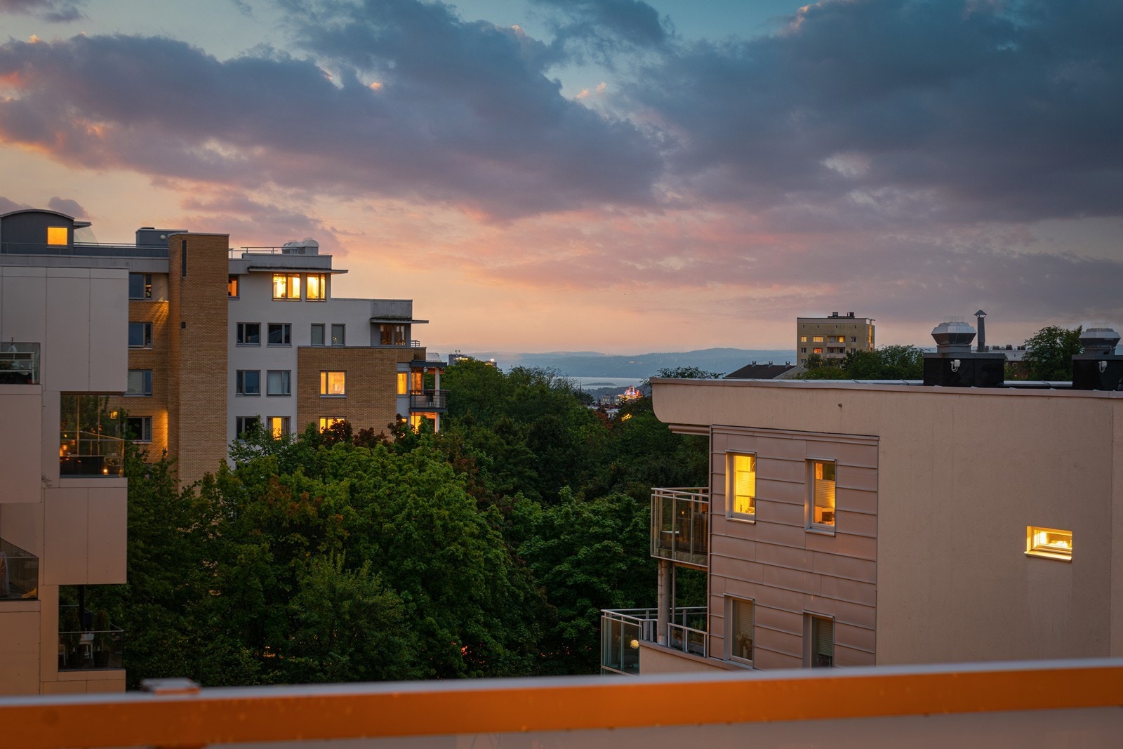 Usjenert intern beliggenhet med fritt utsyn Galleribilde