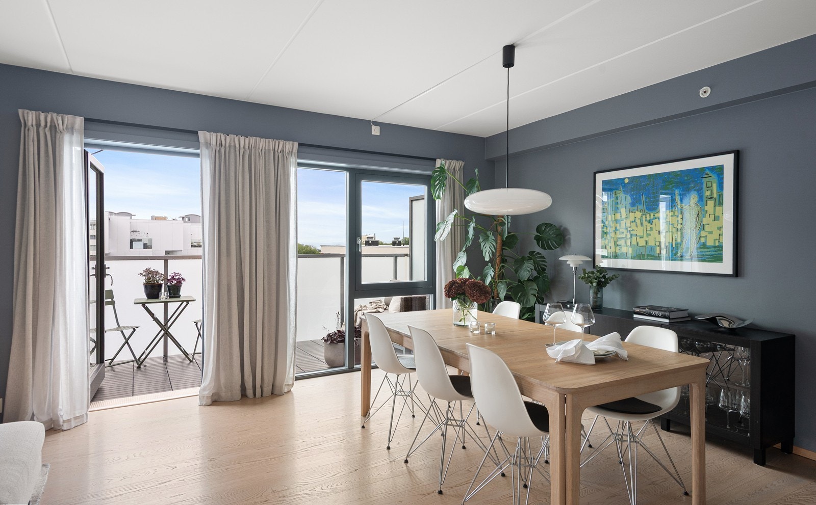 Fra stuen er det direkte adkomst til balkongen Galleribilde