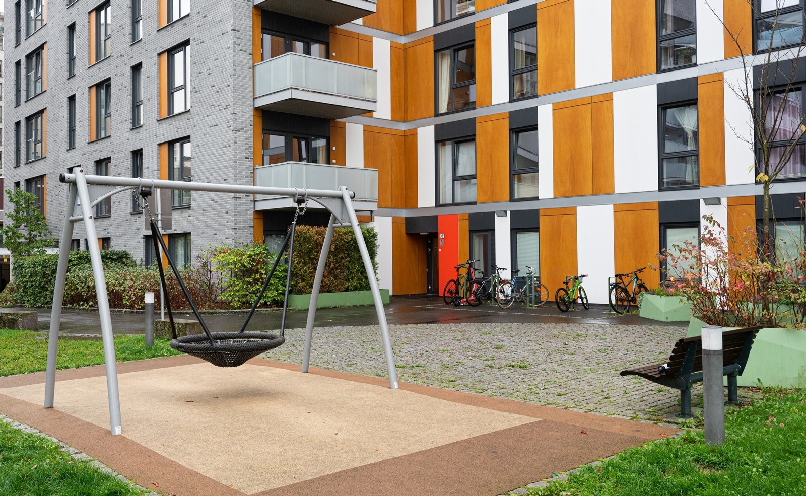 Leiligheten ligger attraktivt og sentralt til i Nydalen. Området har de siste årene gjennomgått en totalforvandling og er nå et urbant, levende og meget moderne bydelssenter Galleribilde