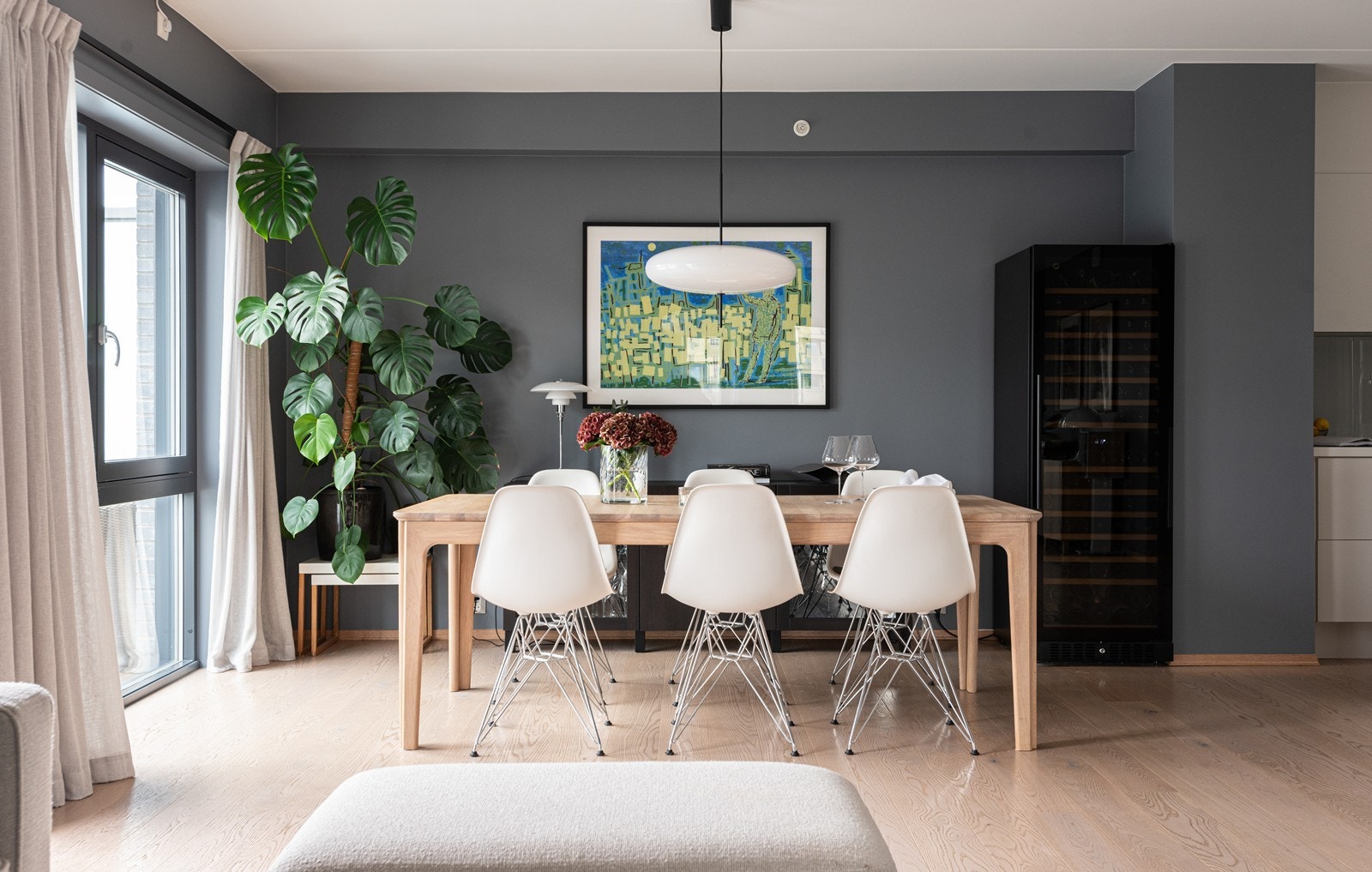 Her er det god plass til en stor spisegruppe - perfekt for sosiale sammenkomster Galleribilde