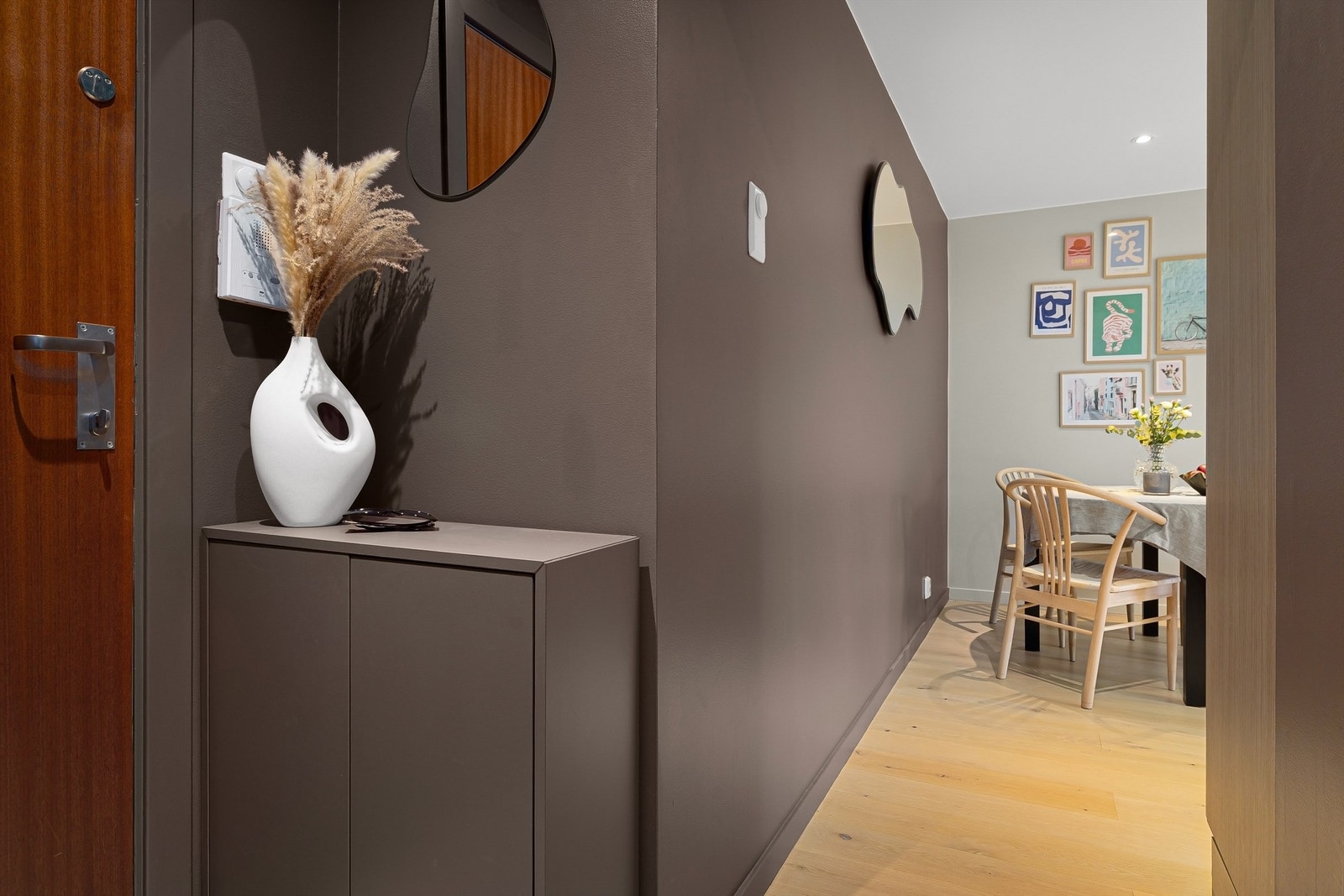 Leiligheten har en praktisk romlayout og arealfordeling Galleribilde