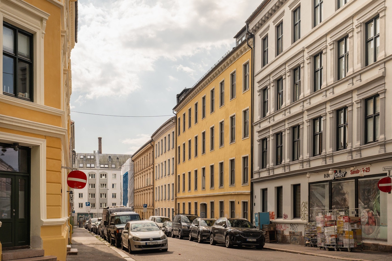 Med trikk eller sykkel tar du deg raskt til Oslo S, BI i Nydalen, eller videre til Blindern og Universitetet i Oslo - noe som gjør området attraktivt både for studenter og pendlere. Galleribilde