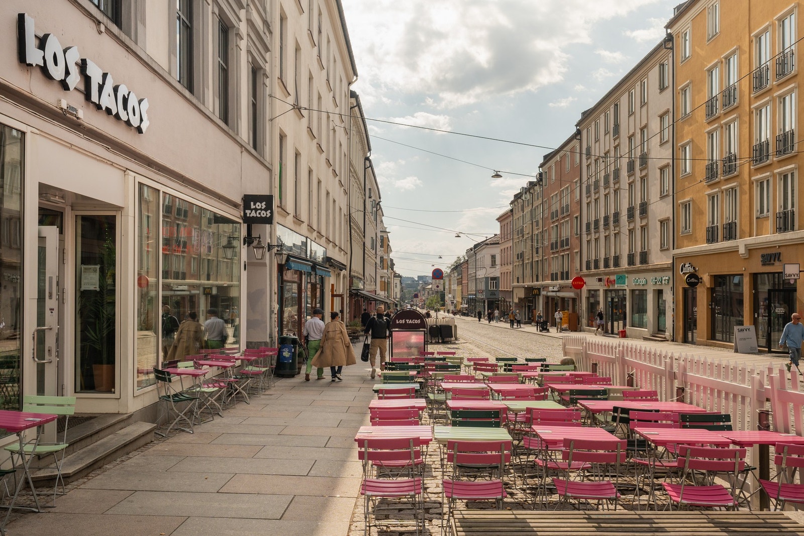 Like utenfor døren har man tilgang på et rikt utvalg barer, butikker, kaféer og restauranter. Galleribilde