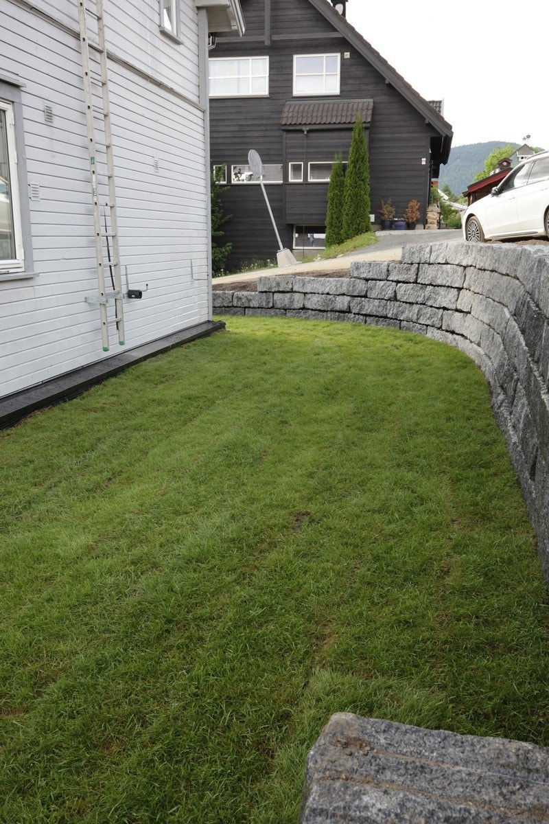 Flott uteområde på østsiden av huset. Galleribilde