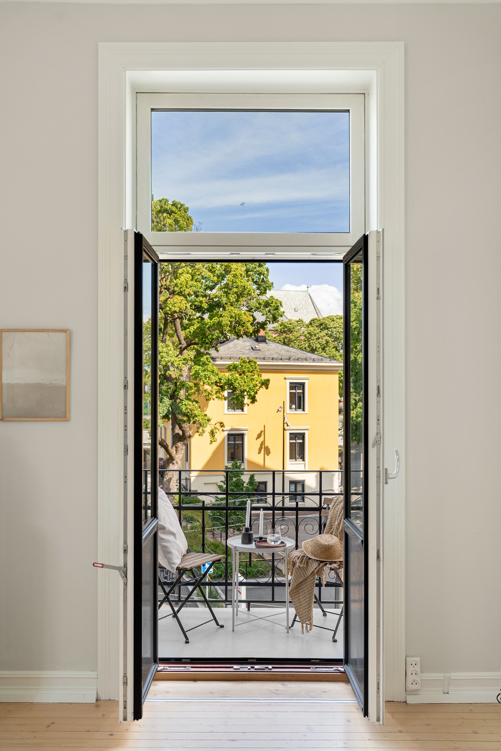 Fra stuen har du utgang til en av boligens 2 balkonger Galleribilde