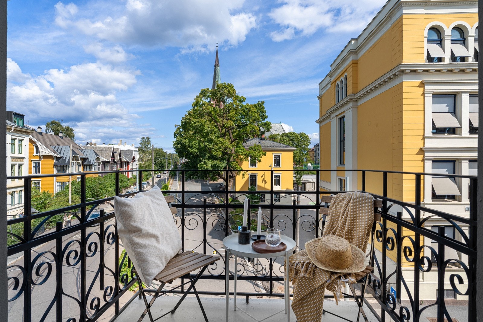 Leiligheten har en ettertraktet beliggenhet på Briskeby Galleribilde