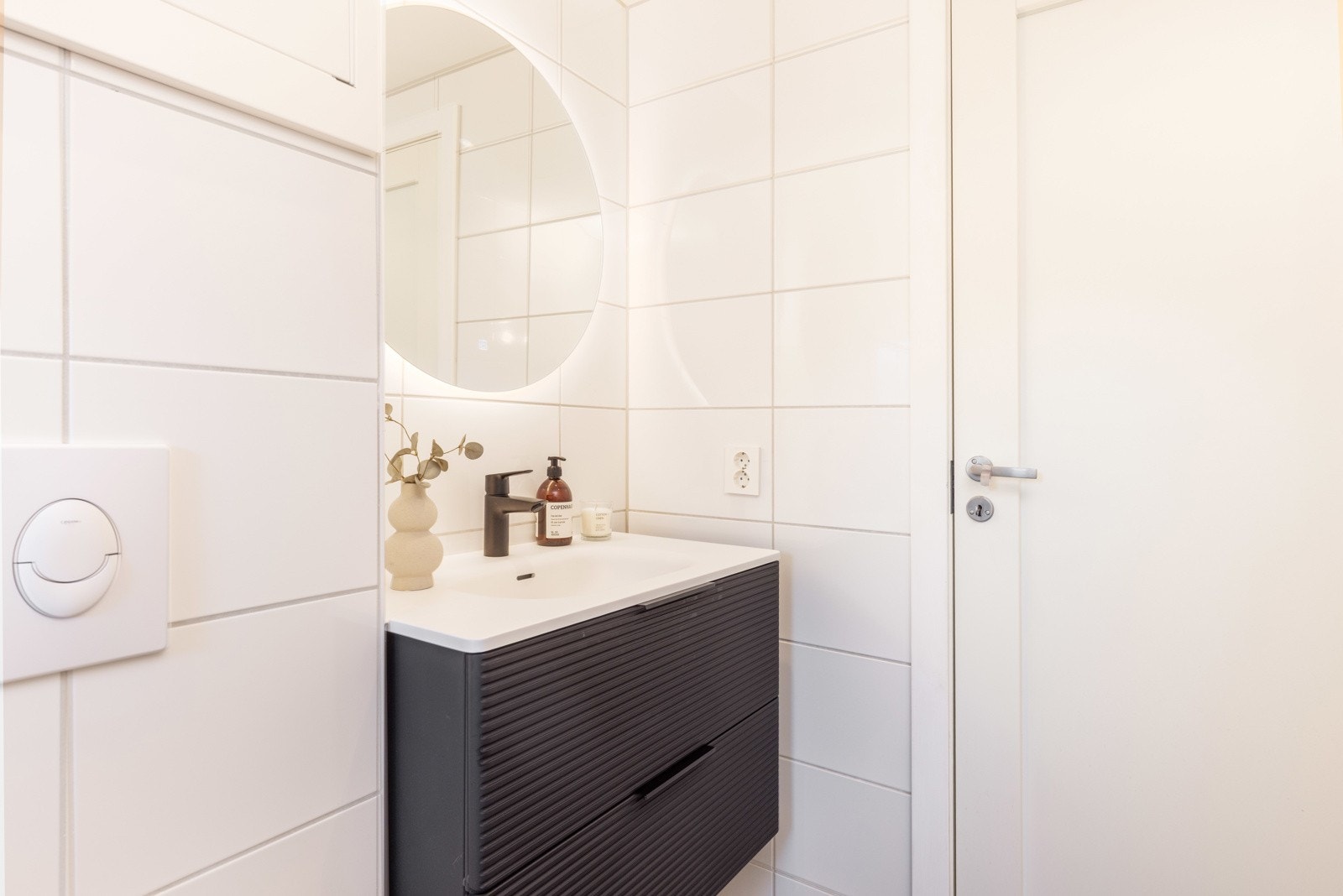 Nytt speil med innfelt belysning. Galleribilde