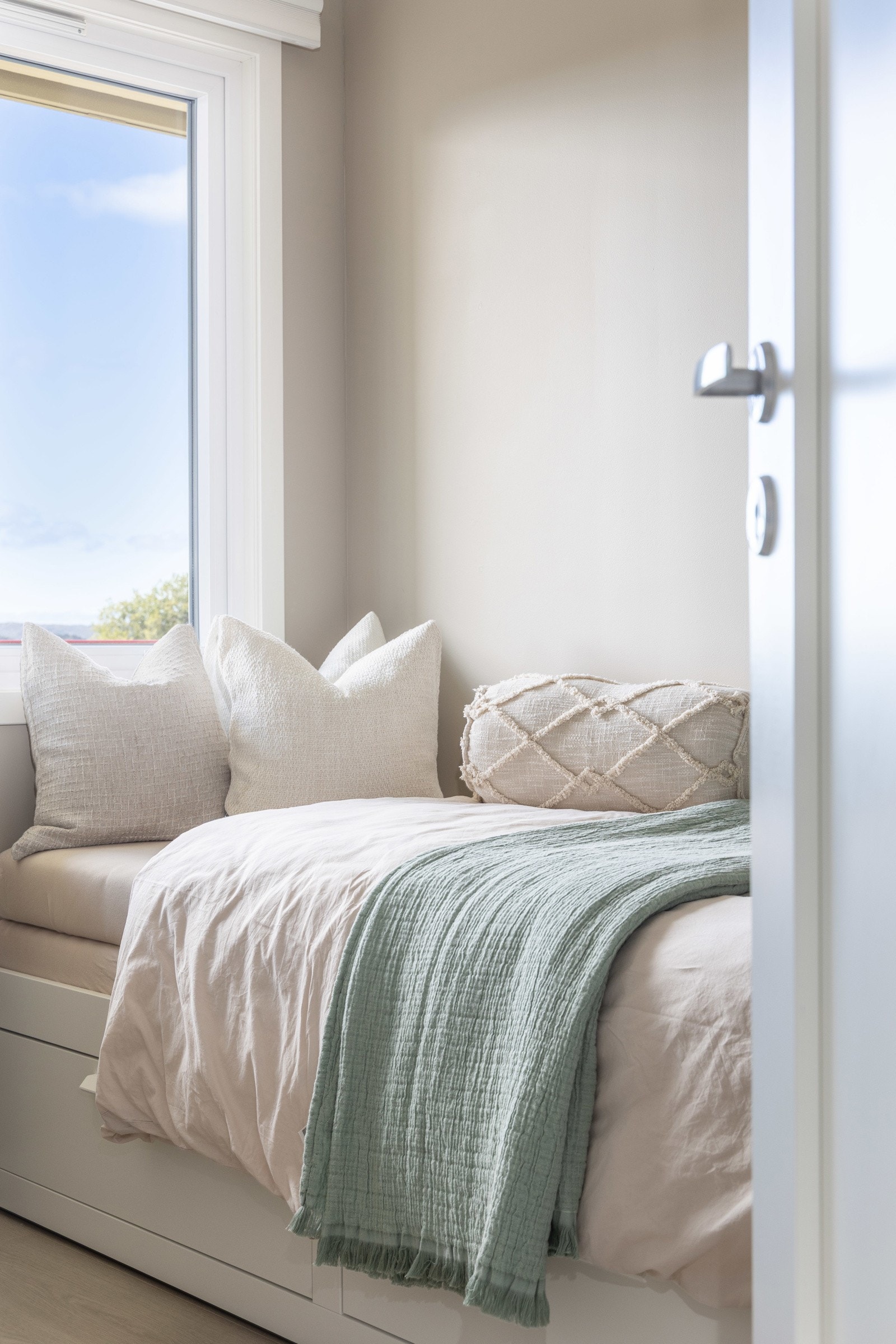 Soverom nr. 2 med tilkomst fra stue Galleribilde