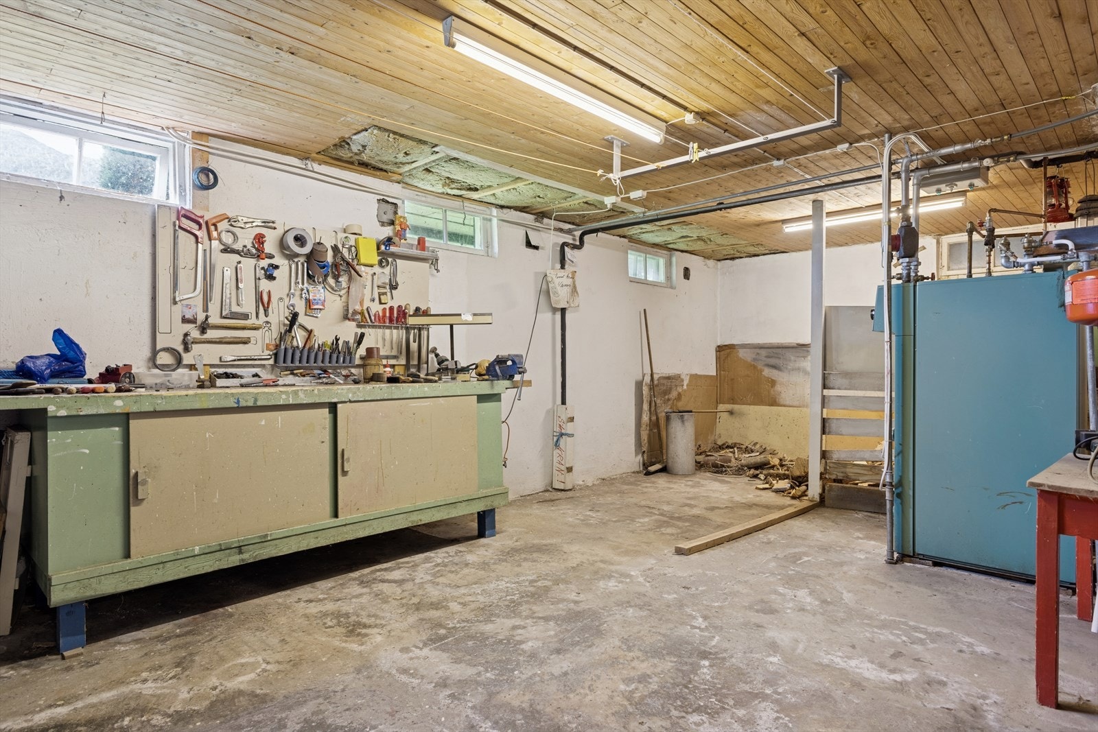 Bod/arbeidsrom i kjelleren Galleribilde