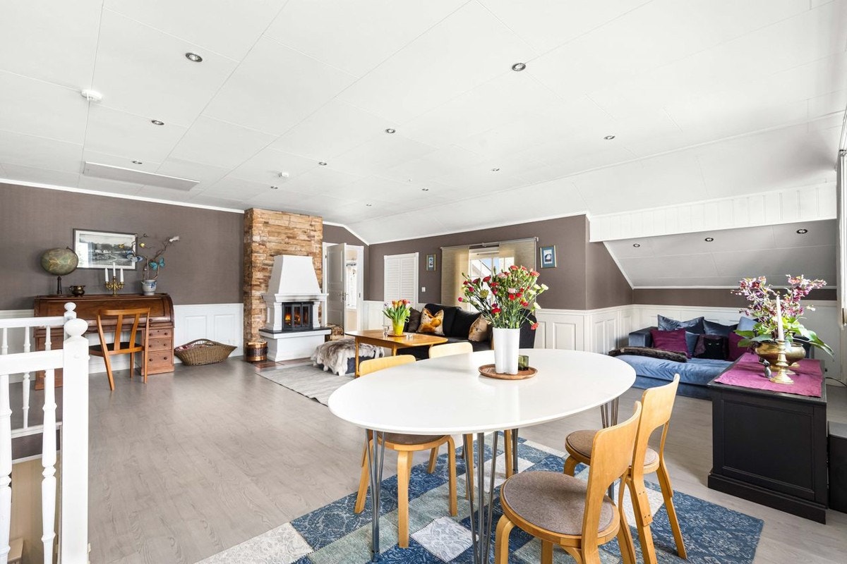 Boligens tredje ildsted finner vi her i loftstuen. Galleribilde