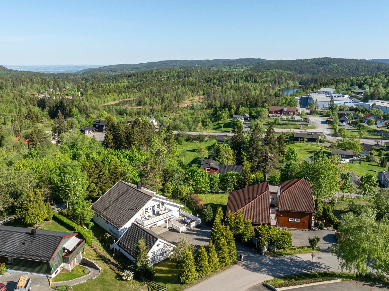 Boligen ligger i blindvei har dermed barnevennlig beliggenhet. Galleribilde