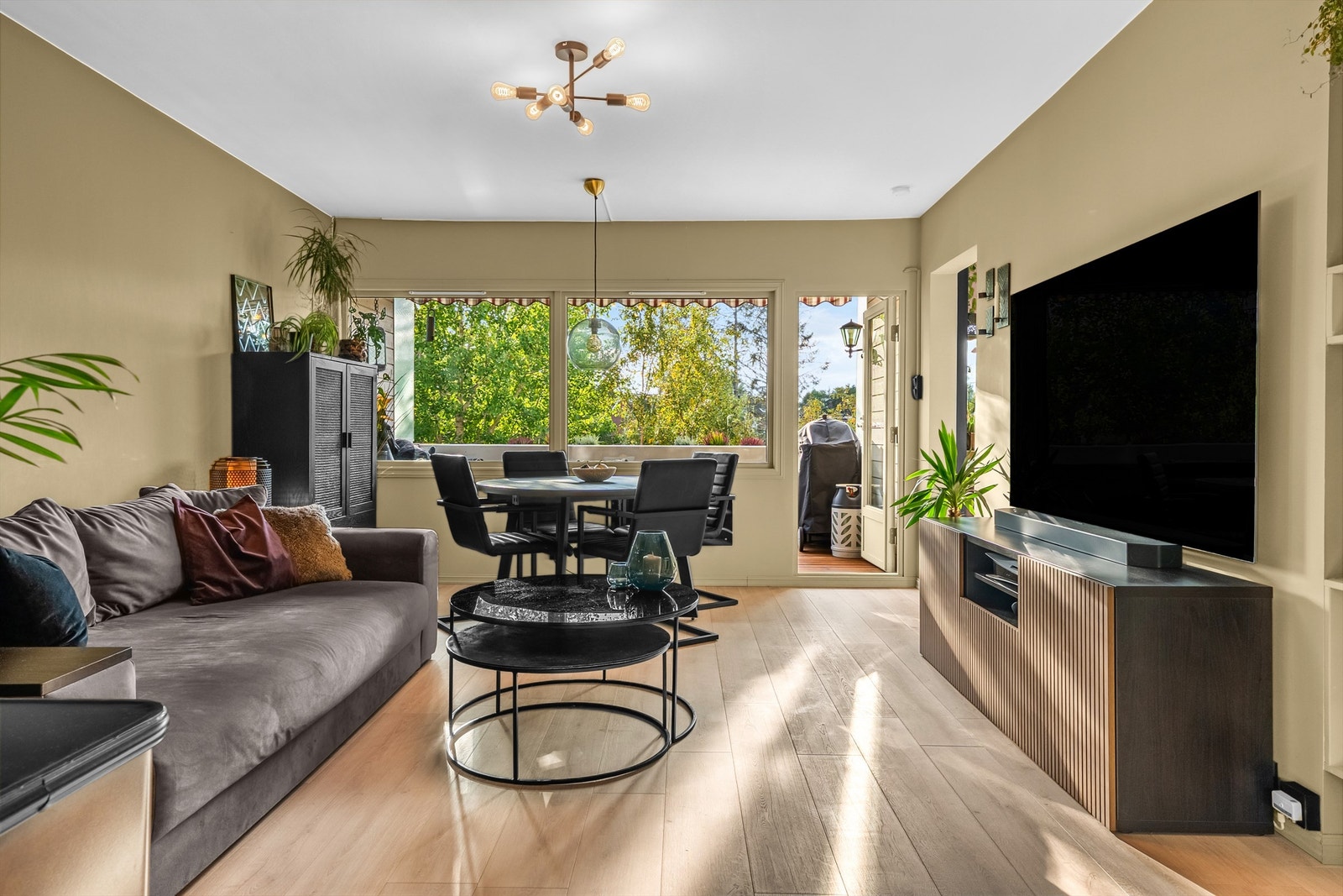 Utgang til den solrike balkongen Galleribilde