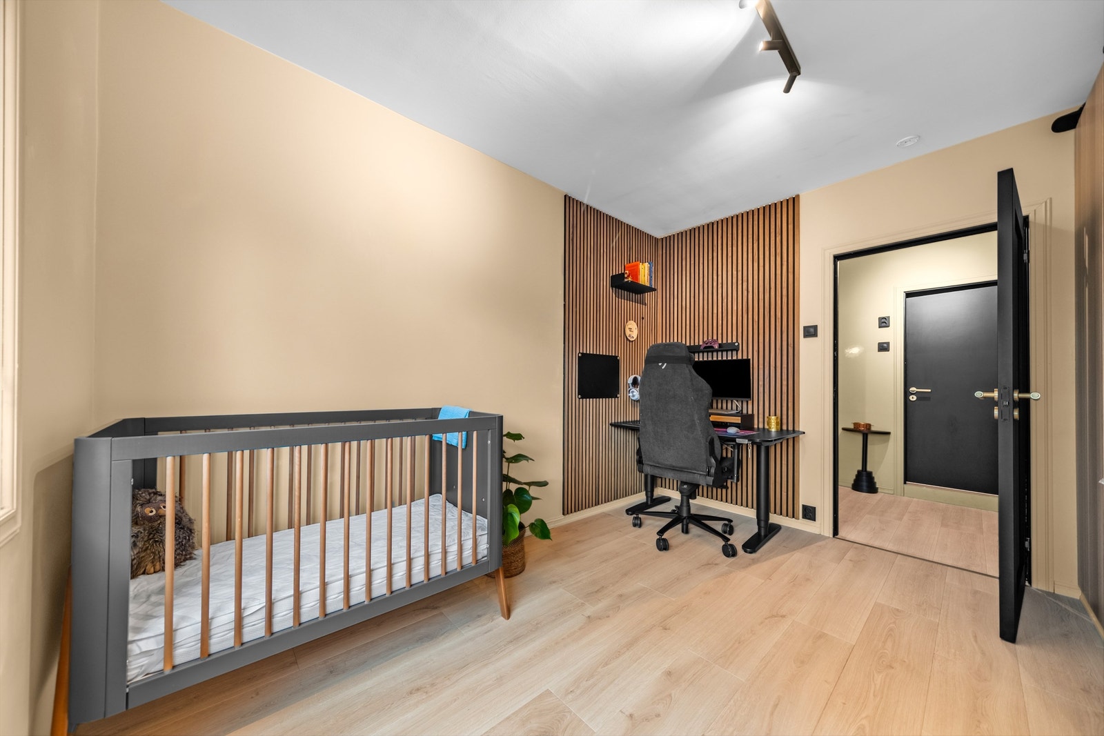 Det andre soverommet passer perfekt som hjemmekontor, barne- eller gjesterom. Galleribilde